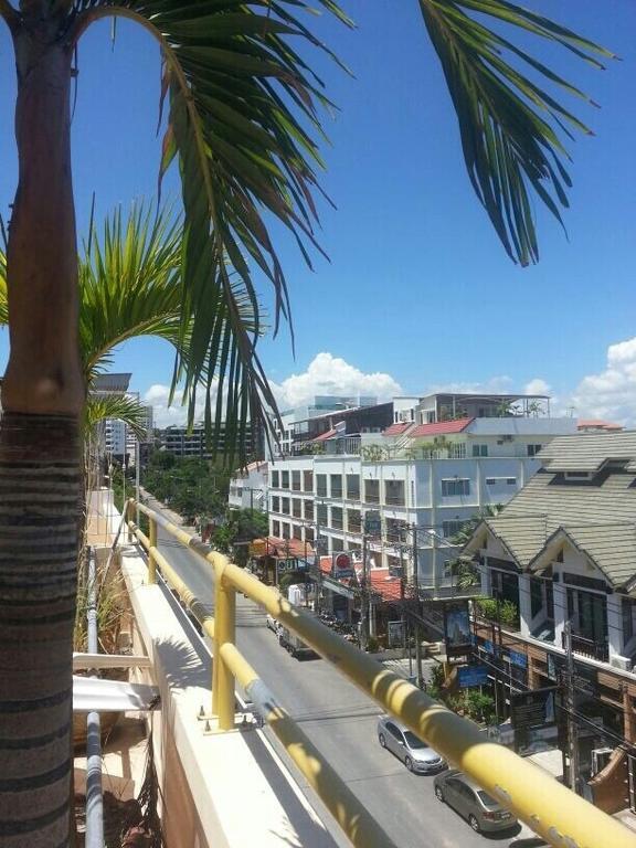 Dacha Beach Aparthotel Pattaya Exterior photo